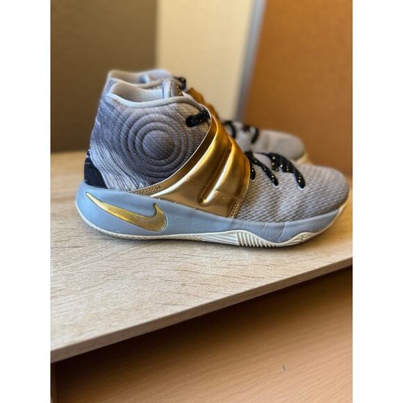 Nike Kyrie 2 "Elizabeth" Basketball Sneakers - Size 5 Y - Picture 1 of 14
